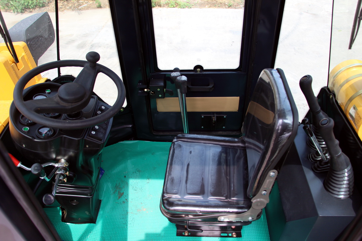 HW20-28挖掘裝載機