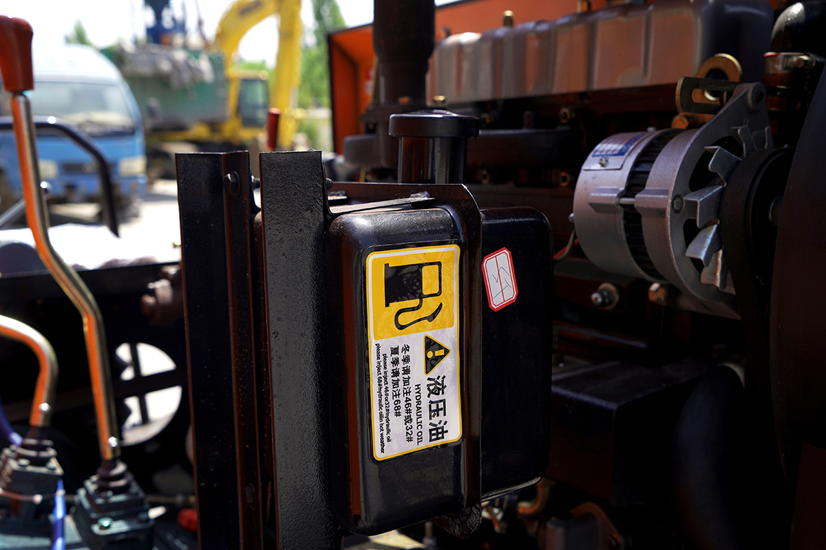 HW5000L履帶運(yùn)輸車(chē)