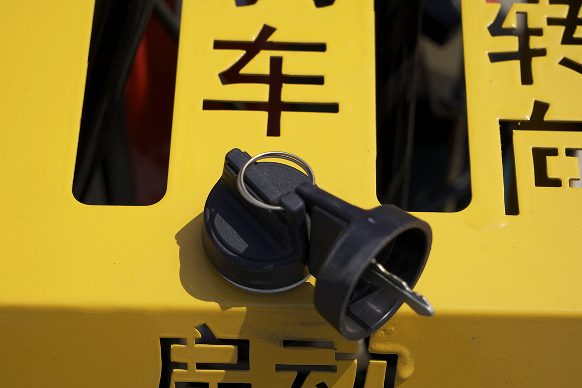 HW800L履帶運輸車