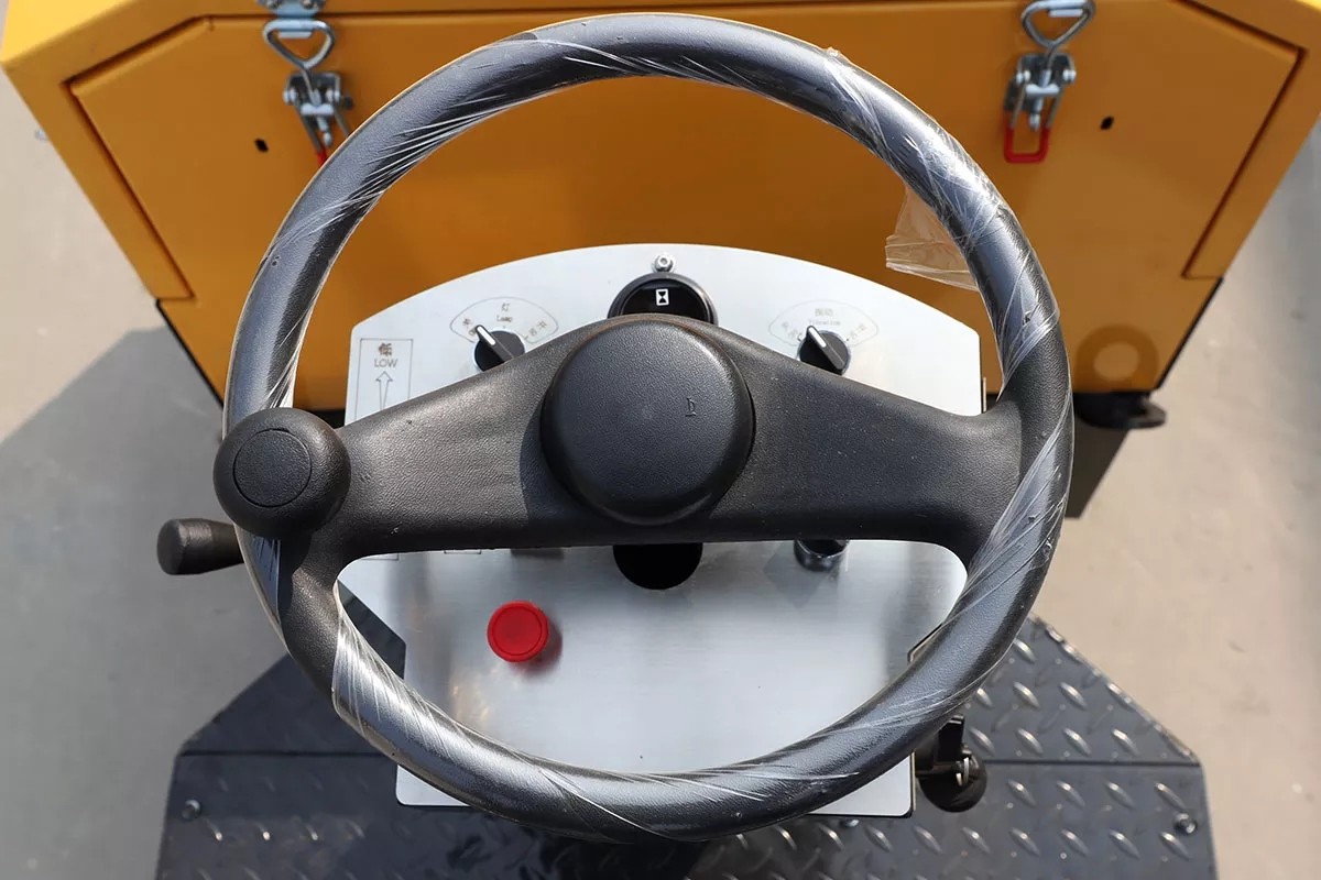 HW-1.5T座駕式壓路機